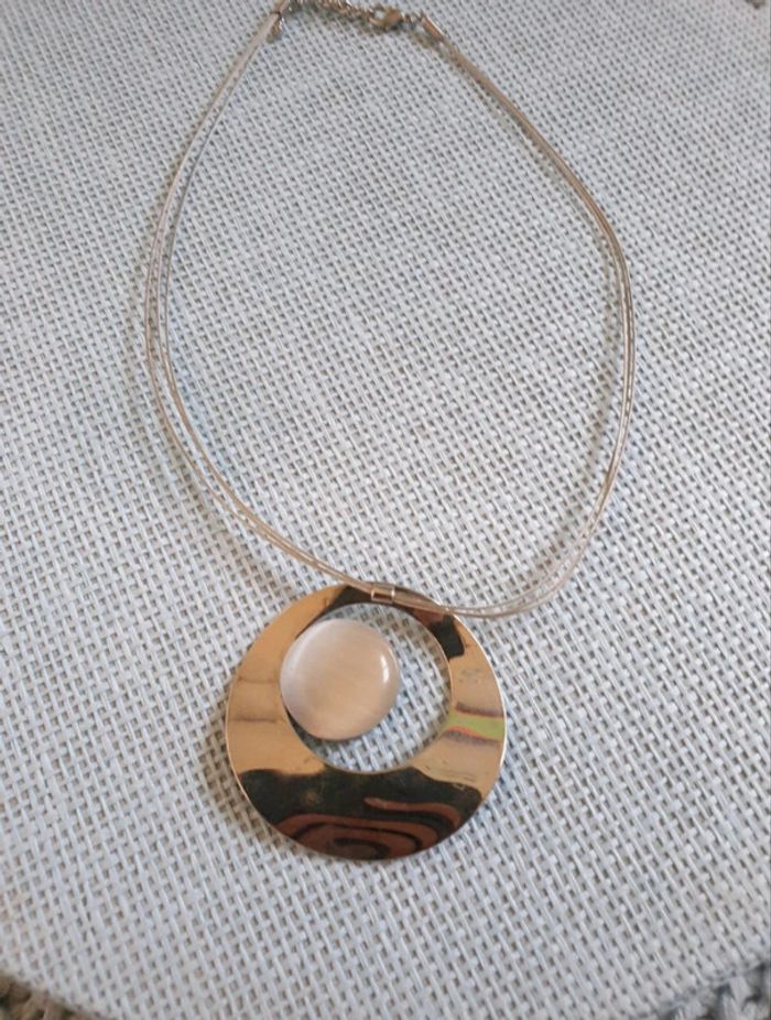 Collier métal à pendentif