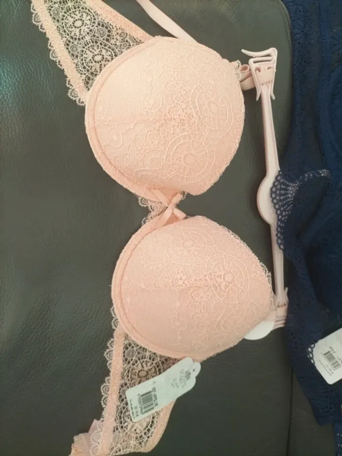 Soutien gorge neuf - photo numéro 3