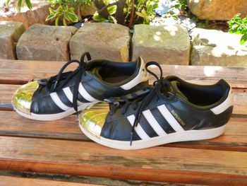 Baskets sneakers femme Chaussure Adidas Superstar Metal Toe noir blanc or 38 TBE