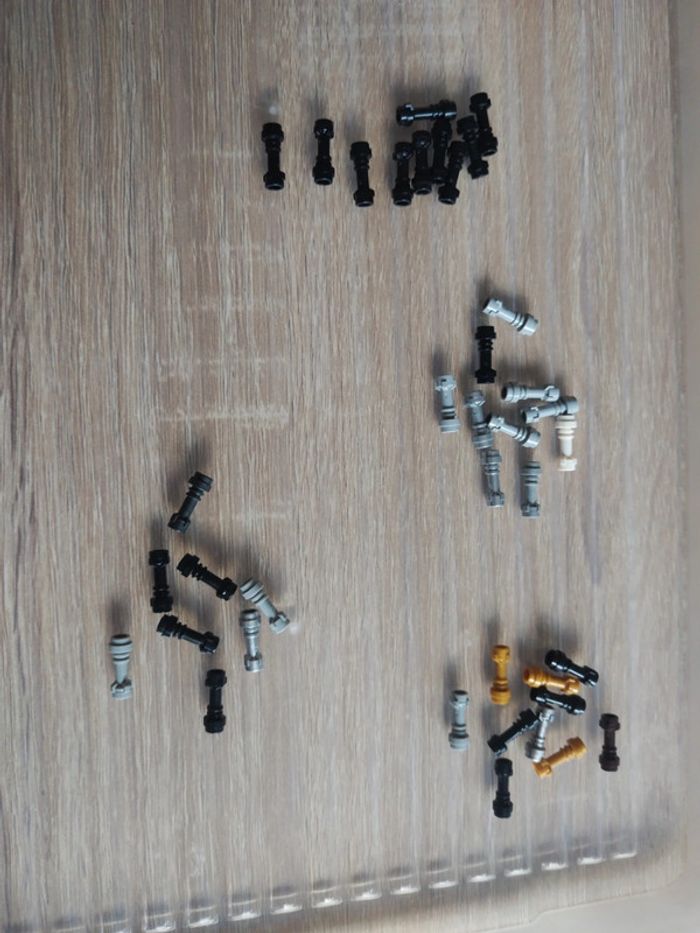 Lego lot 38 lightsaber 64567 - photo numéro 2