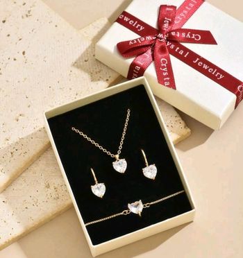 Parrure de bijoux neuf