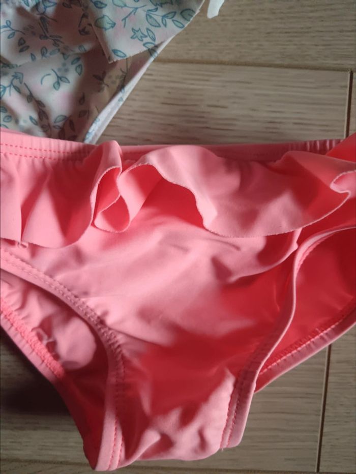 Maillot de bain antibuv 2 pièces TAO 12 mois fleuri blanc et rose - photo numéro 4