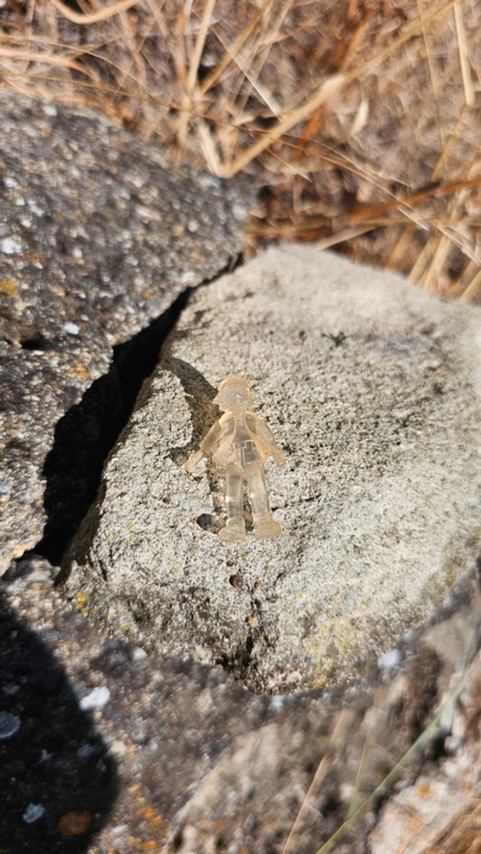 Super petite figurine Pokemon Nintendo sacha transparente