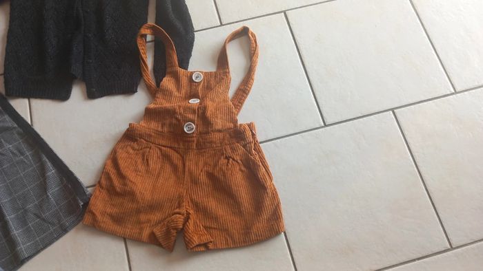 Lot hiver fille salopette robe et gilet 8 ans tbe - photo numéro 2