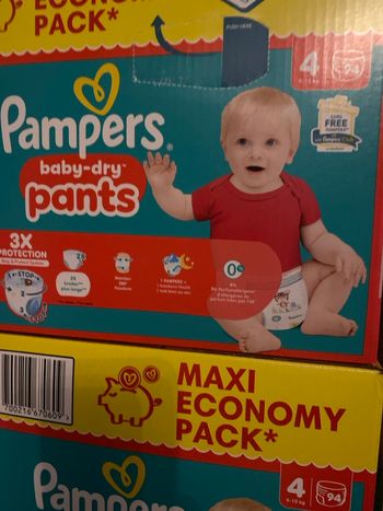 Vends couches Pampers