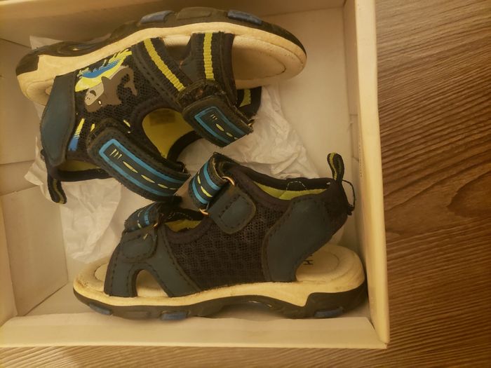 Sandales requin La Halle pointure 21 - photo numéro 8