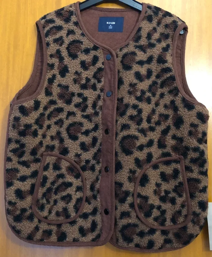 Veste sans manche effet léopard KIABI - M