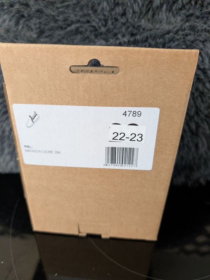 Chaussons enfant tout cuir doux et souple. Taille 22 - 23. Neuf. Lola Palacios - photo numéro 2