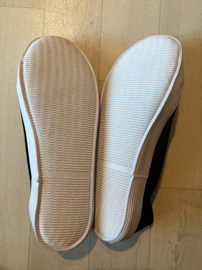 Basket en toile noire pointure 35 jamais porté - photo numéro 2