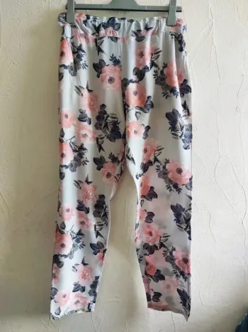 Pantalon léger à motifs floraux Taille L