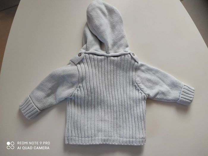 Gilet bleu ciel 1 mois - photo numéro 2