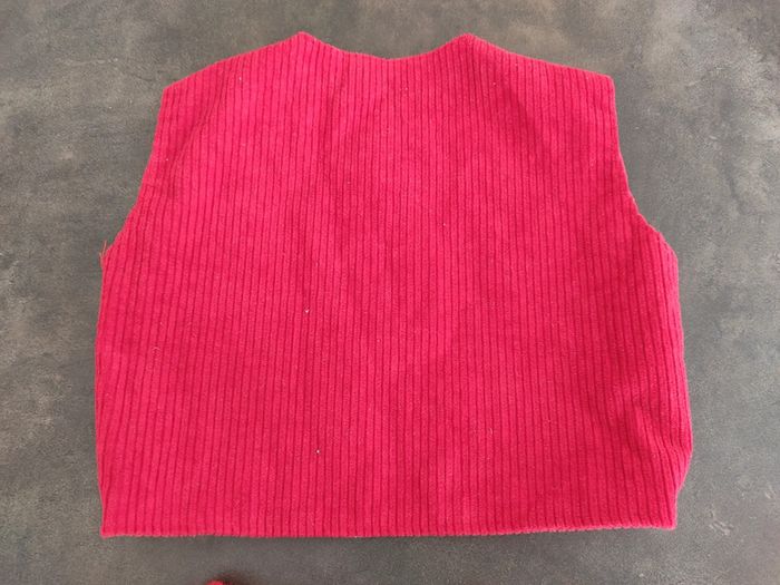 9 mois. 1.50 euro le lot de 2 gilets. Tbe - photo numéro 8