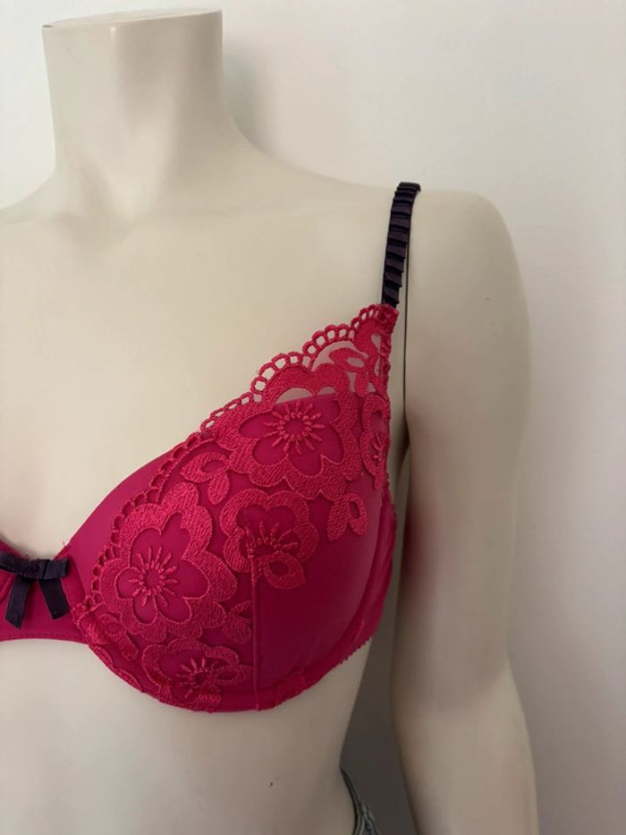 🌺Soutien-gorge à coque rose foncé avec dentelle Taille EU 80B/FR 95B🌺 - photo numéro 2
