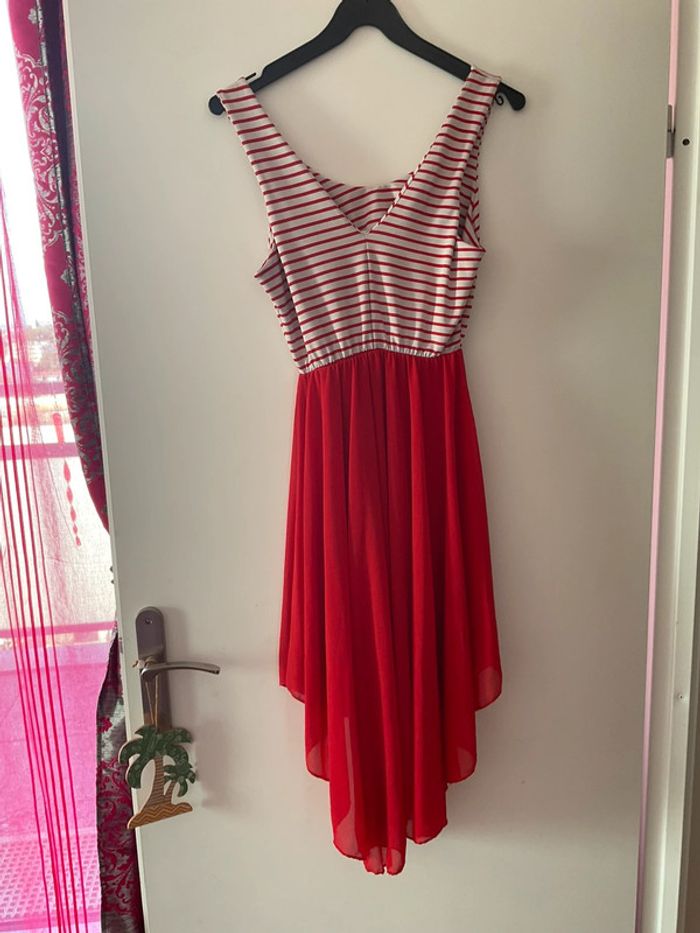 Robe rouge et à rayures blanches, asymétrique - photo numéro 3