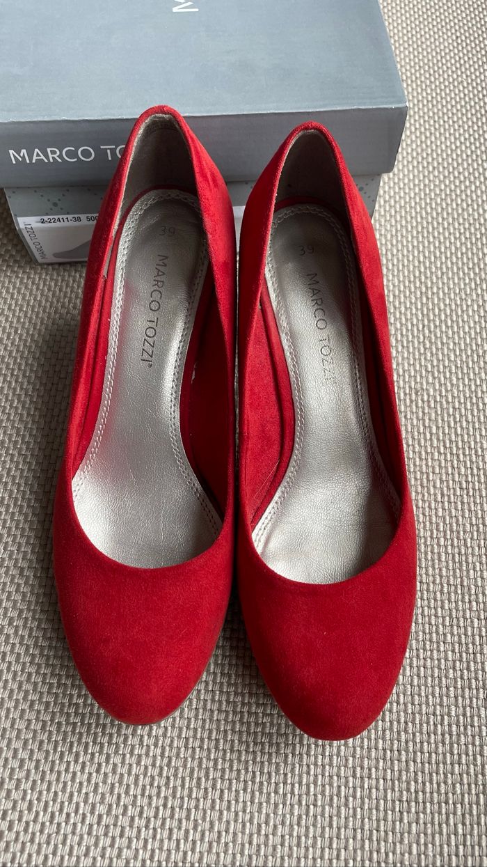 Escarpins en dain rouge à talons 39 Marco tozzi
