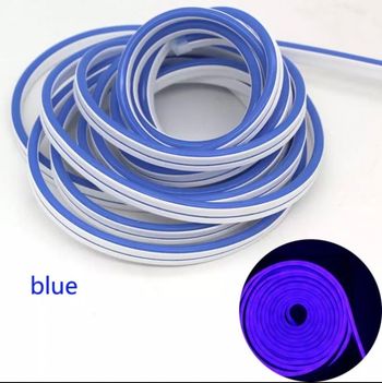 Bande lumineuse neon bleu