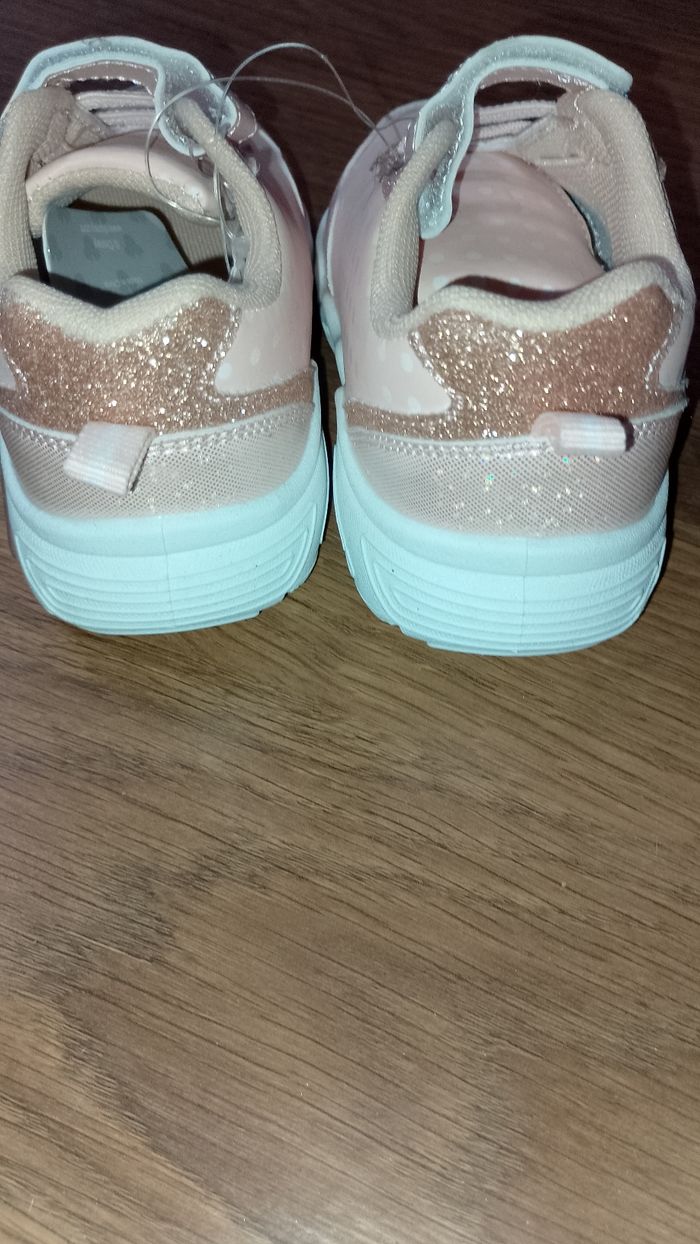 Basket Minnie Mouse Disney neuve P.25 - photo numéro 3