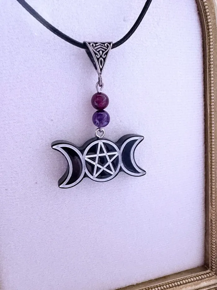 Collier en lien noir avec bijoux Witch et pierres d’améthyste - photo numéro 2