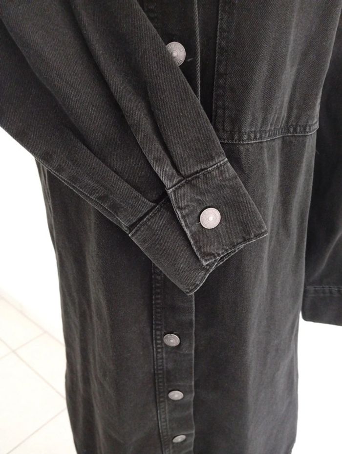 Robe "chemise" en jean noire Kiabi taille 34 - photo numéro 4