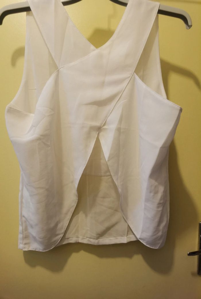 Débardeur blanc dos ouvert - photo numéro 2
