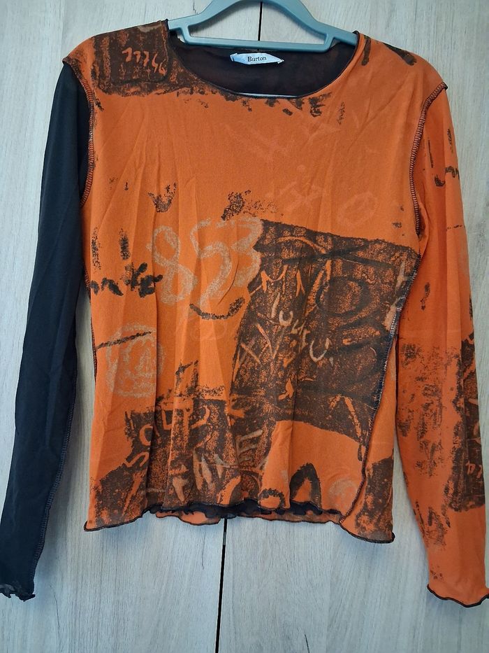 Haut orange et marron