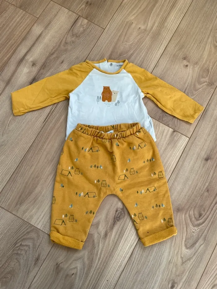 Ensemble body/teeshirt et pantalon et chaussettes taille 6mois