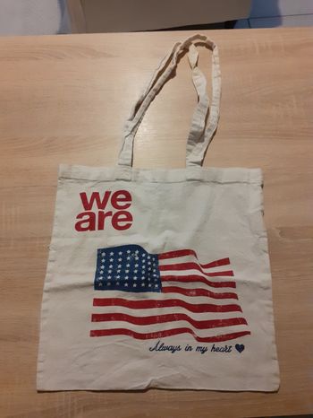 Tote bag.