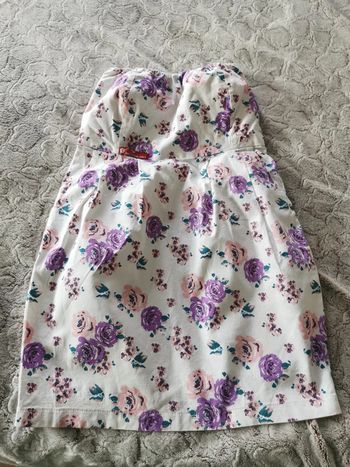 Robe bustier blanche à fleurs violet et rose en coton
