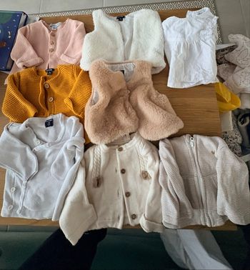 Lot pull bébé fille 1 mois