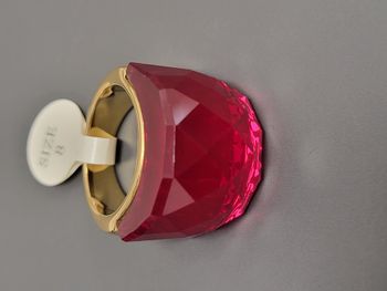 Bague acier inoxydable doré cristal rouge taille 8