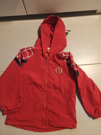 Veste style k-way spiderman taille 7/8 ans 