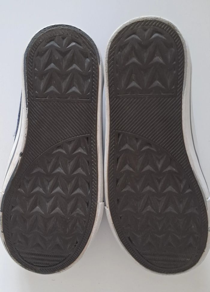 Baskets en toile garçon pointure 29 - photo numéro 4