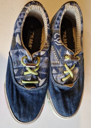 Basket taille 35 . Marque  Tams