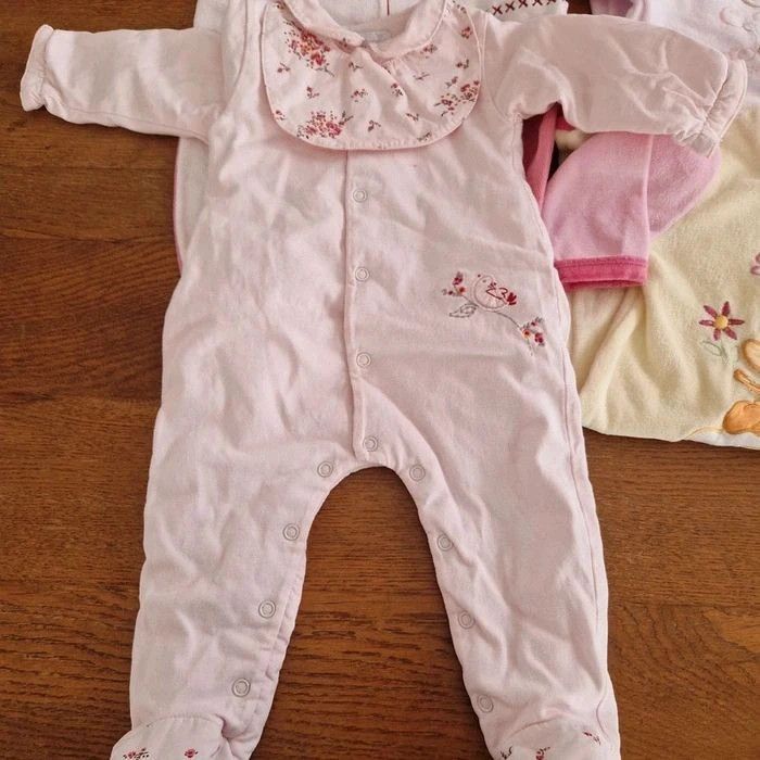 Lot de pyjamas 6 et 9 mois - photo numéro 5