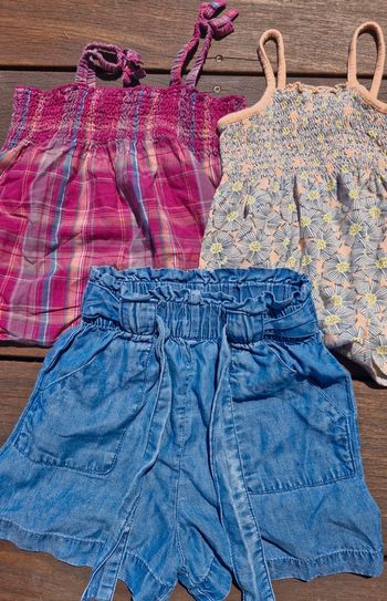 Ensemble short et deux débardeurs