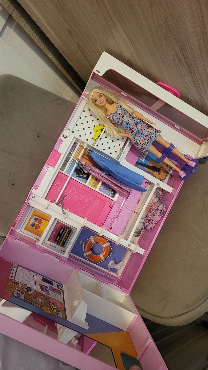 Dressing barbie
