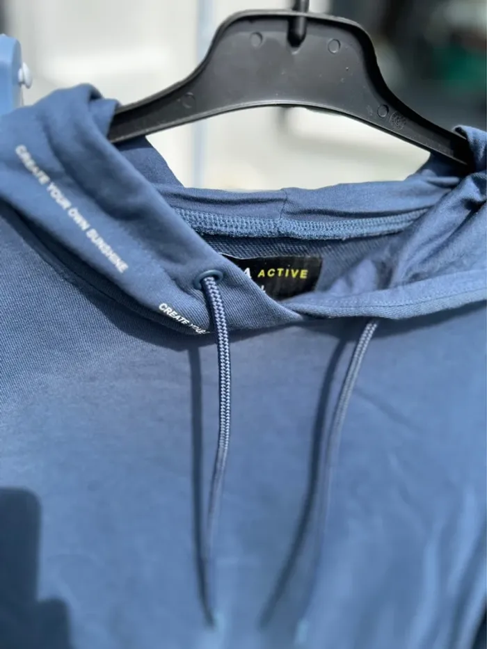 Sweat-shirt à capuche bleu C&A Active taille L   Jamais porté comme neuf - photo numéro 2