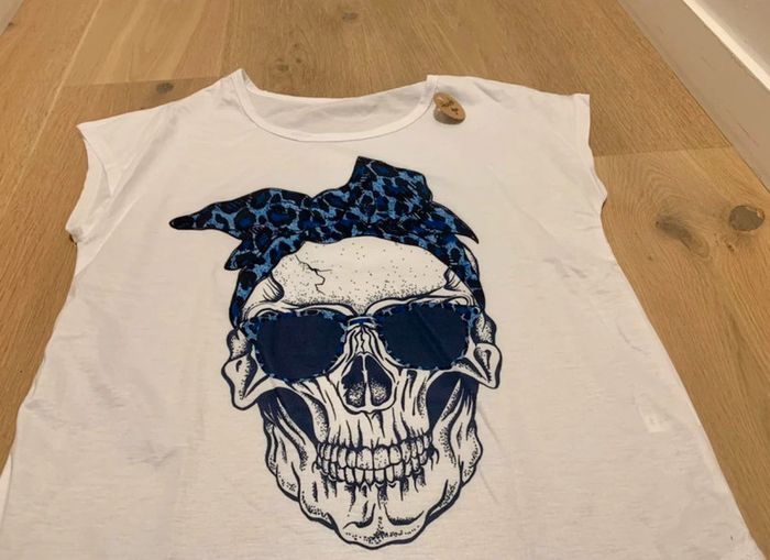 Tee shirt neuf t.S - photo numéro 2