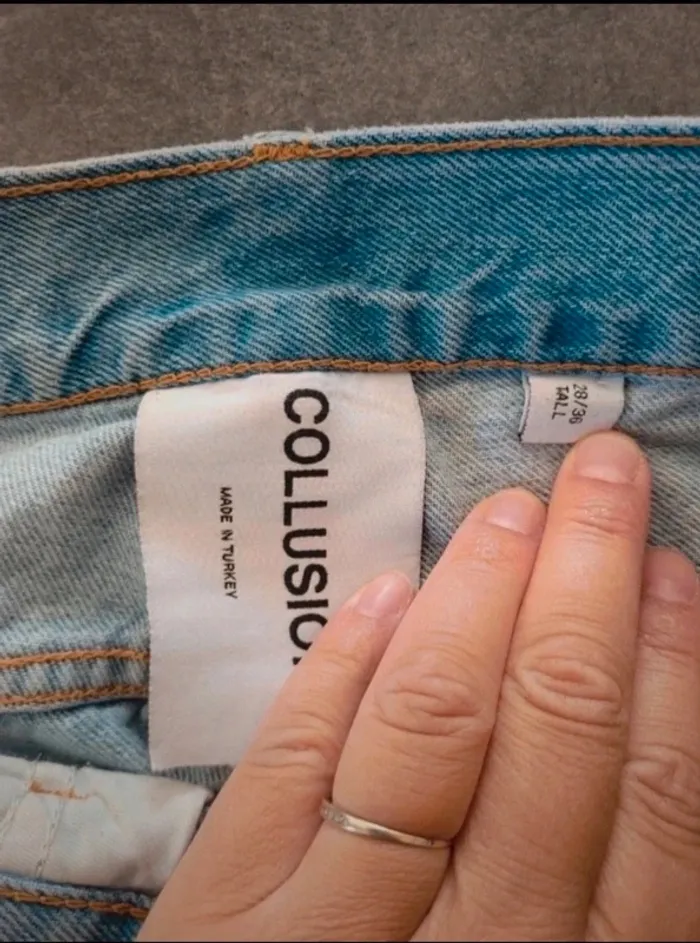 Jeans troué - photo numéro 3