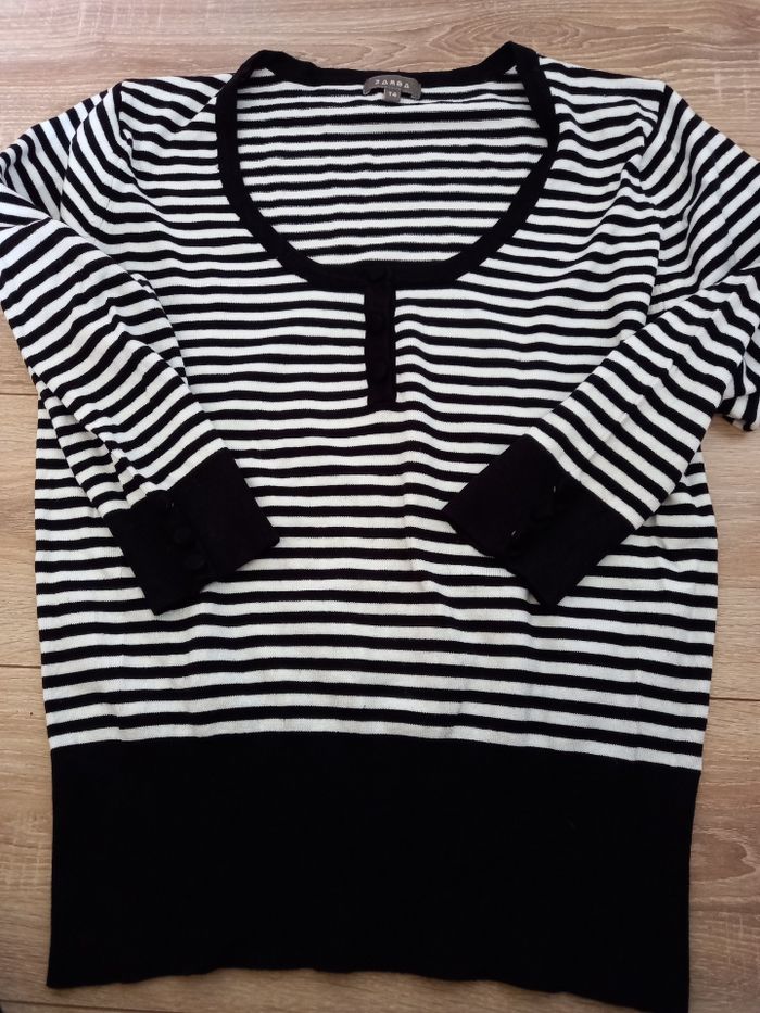 Pull rayé gris et noir marque Zamba taille 4