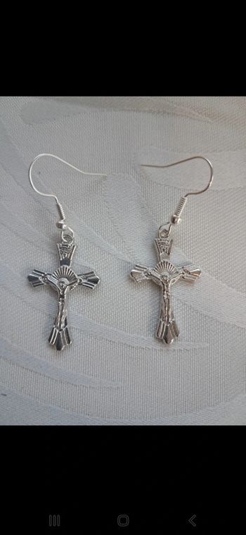 Boucle d'oreille croix