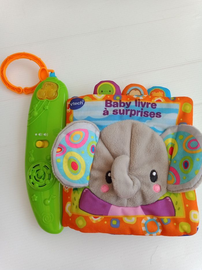 Baby livre à surprises VTech pour éveiller les sens de bébé
