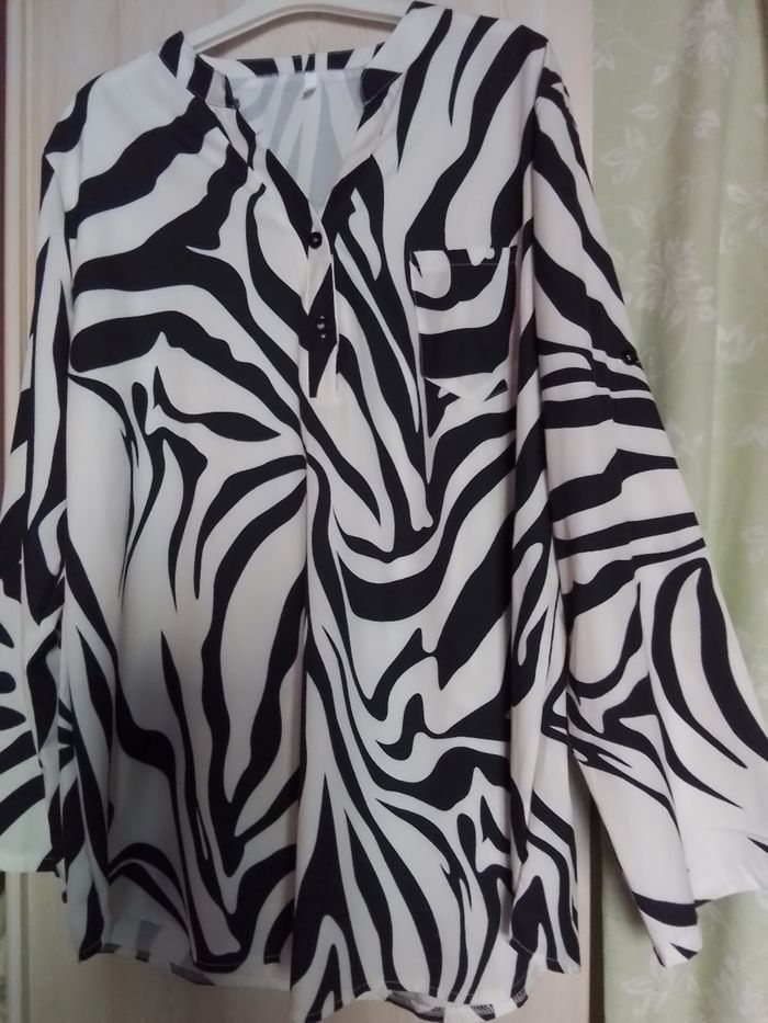 Blouse NEUVE  46/48 - photo numéro 3