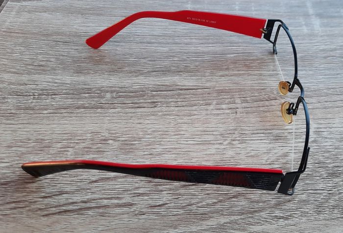 Monture de lunettes noire et rouge - photo numéro 3