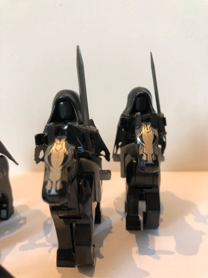 Figurine type lego Roi Angmar et 4 Nazguls à cheval. Le seigneur des anneaux - photo numéro 3