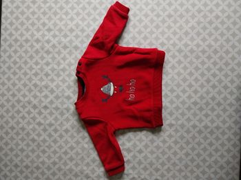 Superbe sweat/pull de Noël rouge de la marque Tape à l’œil (TAO).