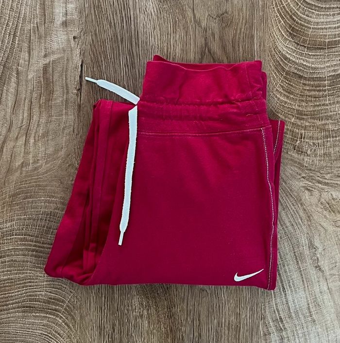 Pantalon de jogging fuschia Nike (brodé) pour fille, taille 12-13 ans (152/158 cm