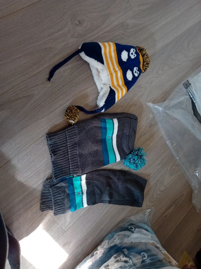 Cagoule echarpe et bonnet