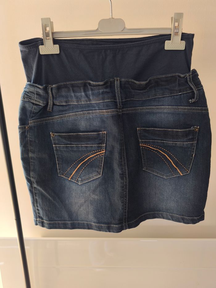 Mini jupe en jeans grossesse - photo numéro 2