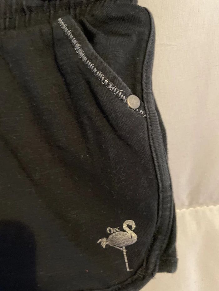 short et pantacourt Gap noir taille 4 ans / 104 cm - photo numéro 3
